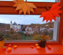 Podzimní pohled z okna.jpg